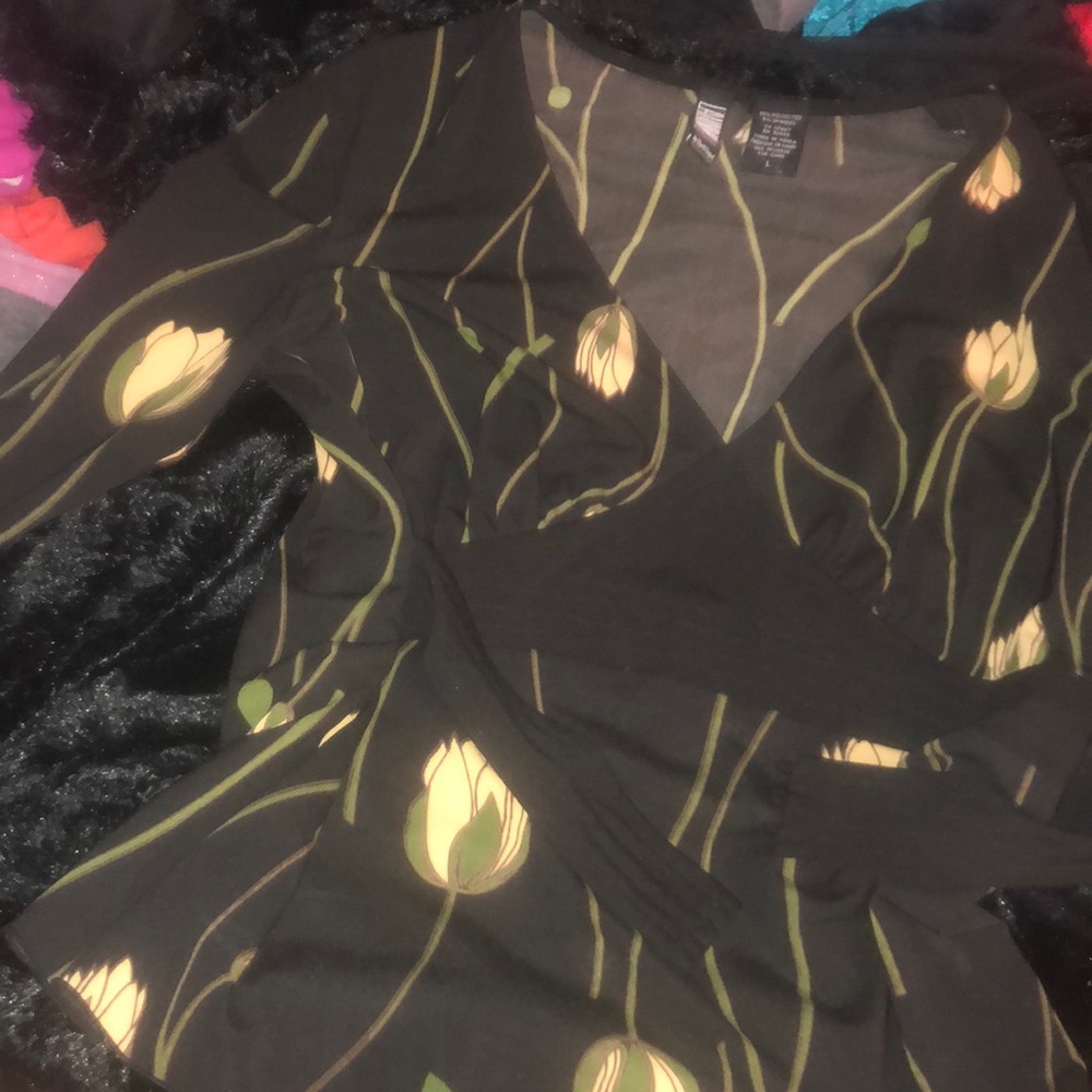 BELL SLEEVE CHINESE LAUNDRY FLOWER SHIRT